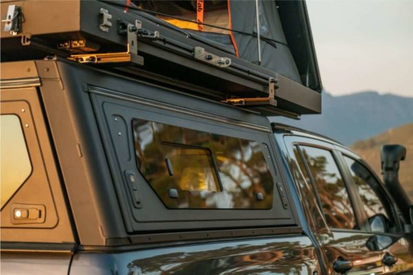 HILUX REVO CONTOUR CANOPY 2016+ Black